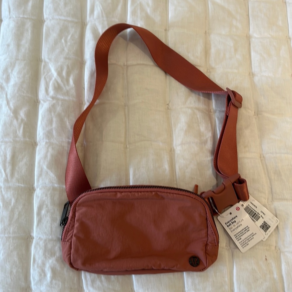 NWT Lululemon Everywhere Belt Bag